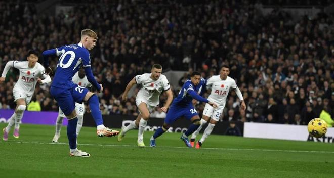 平均23.34岁，巴萨昨日首发阵容是队史近95年最年轻11人