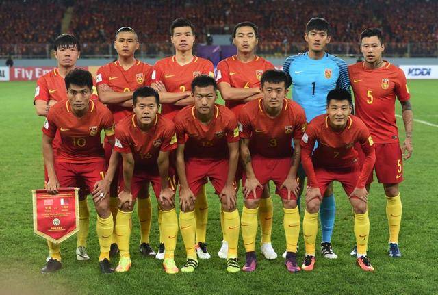 LPL国一上单风评爆炸！冠军教练怒喷369是混子，耽误JKL职业生涯