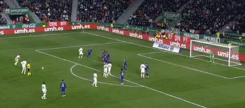 浙江男篮以55-54战胜深圳男篮，约翰逊和兰道夫贡献关键得分，浙江内线优势明显，深圳末节发力缩小分差，但最终惜败。