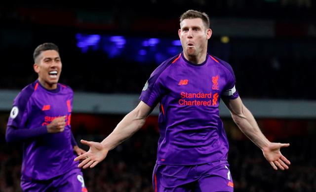 篮球湖人球员训练中展现惊人弹跳