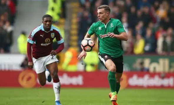 巴媒：内马尔左膝疼痛，或将缺席桑托斯的下一场比赛