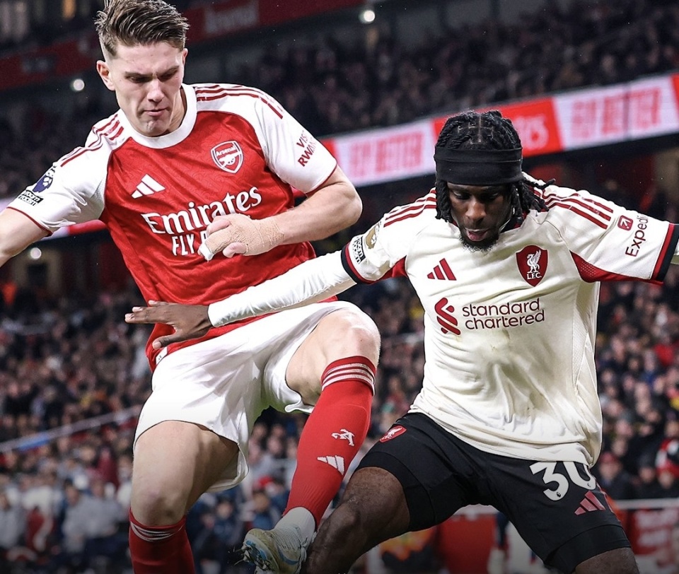 官方：纽卡斯尔联与17岁后卫埃皮亚签下职业合同