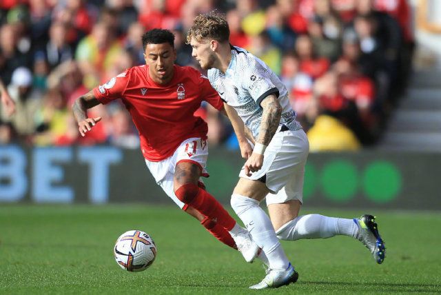 尤文航班延误，挪威当地球迷抓紧机会在机场与他们合影留念