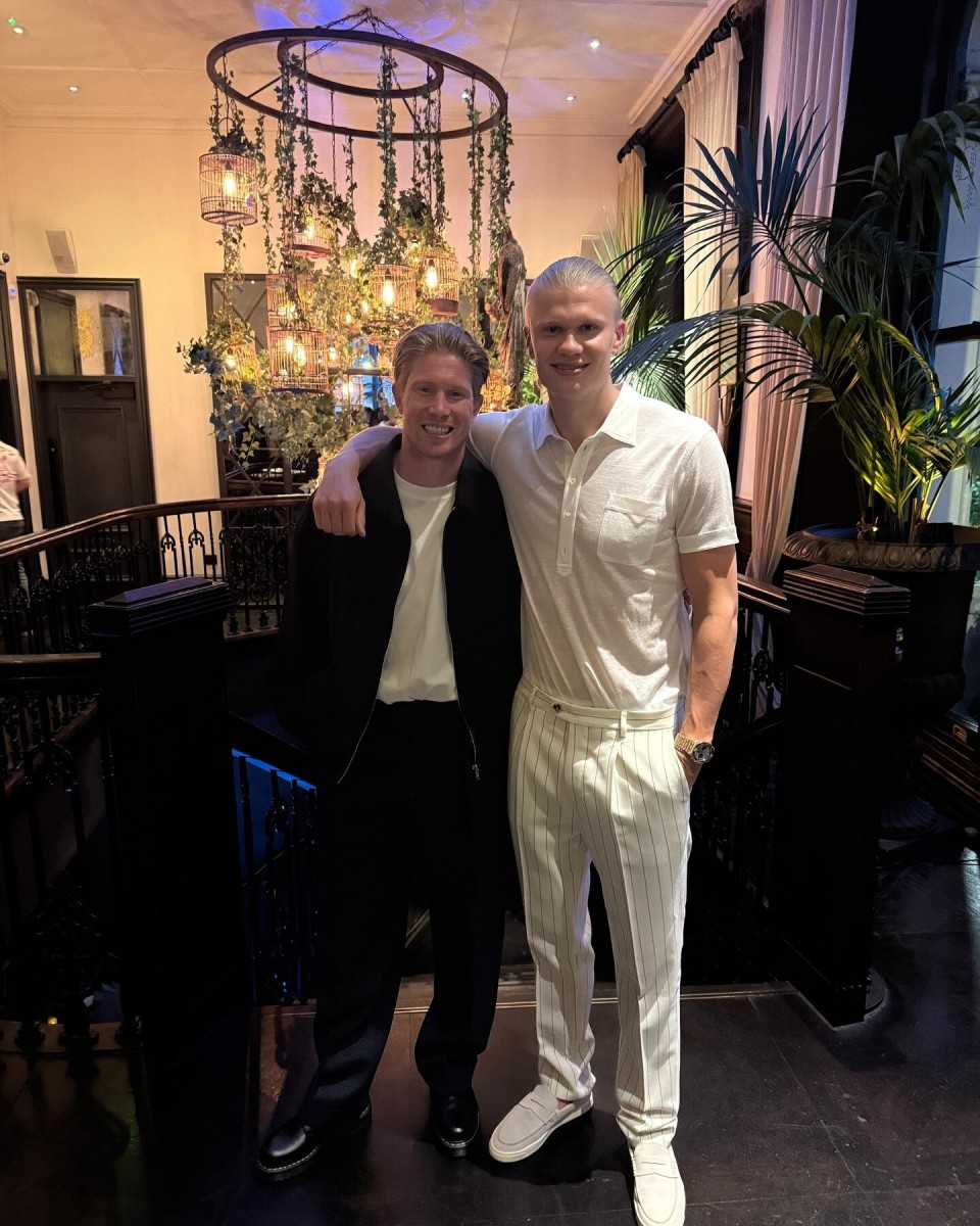 世界杯官方发布直通队伍集结海报：42个国家，同一个梦想